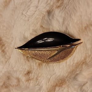 Striking 80s Brooch